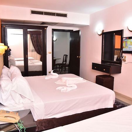 Royal Pyramids Hotel Il Il Cairo Esterno foto