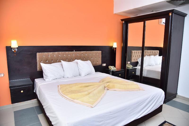 Royal Pyramids Hotel Il Il Cairo Esterno foto