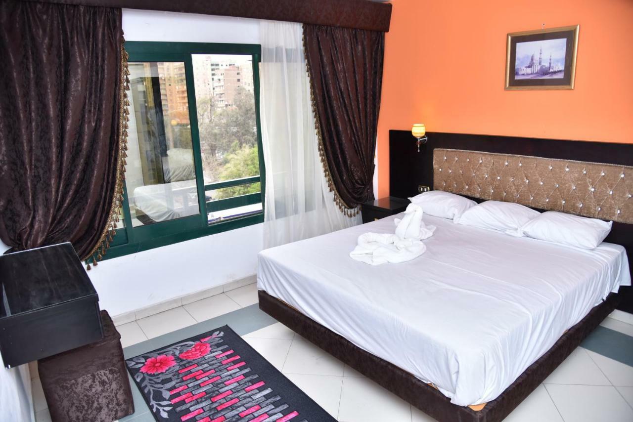 Royal Pyramids Hotel Il Il Cairo Esterno foto