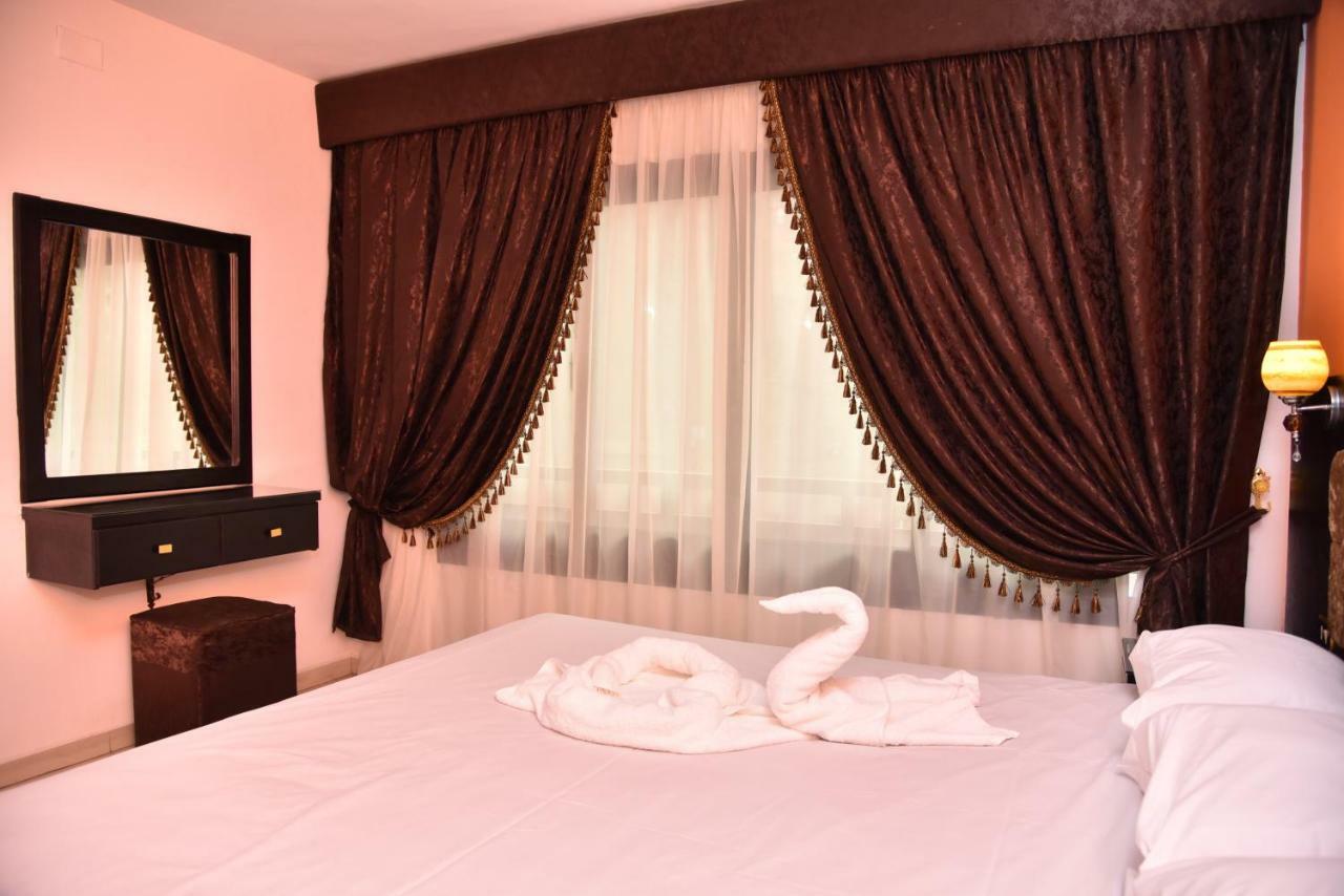 Royal Pyramids Hotel Il Il Cairo Esterno foto