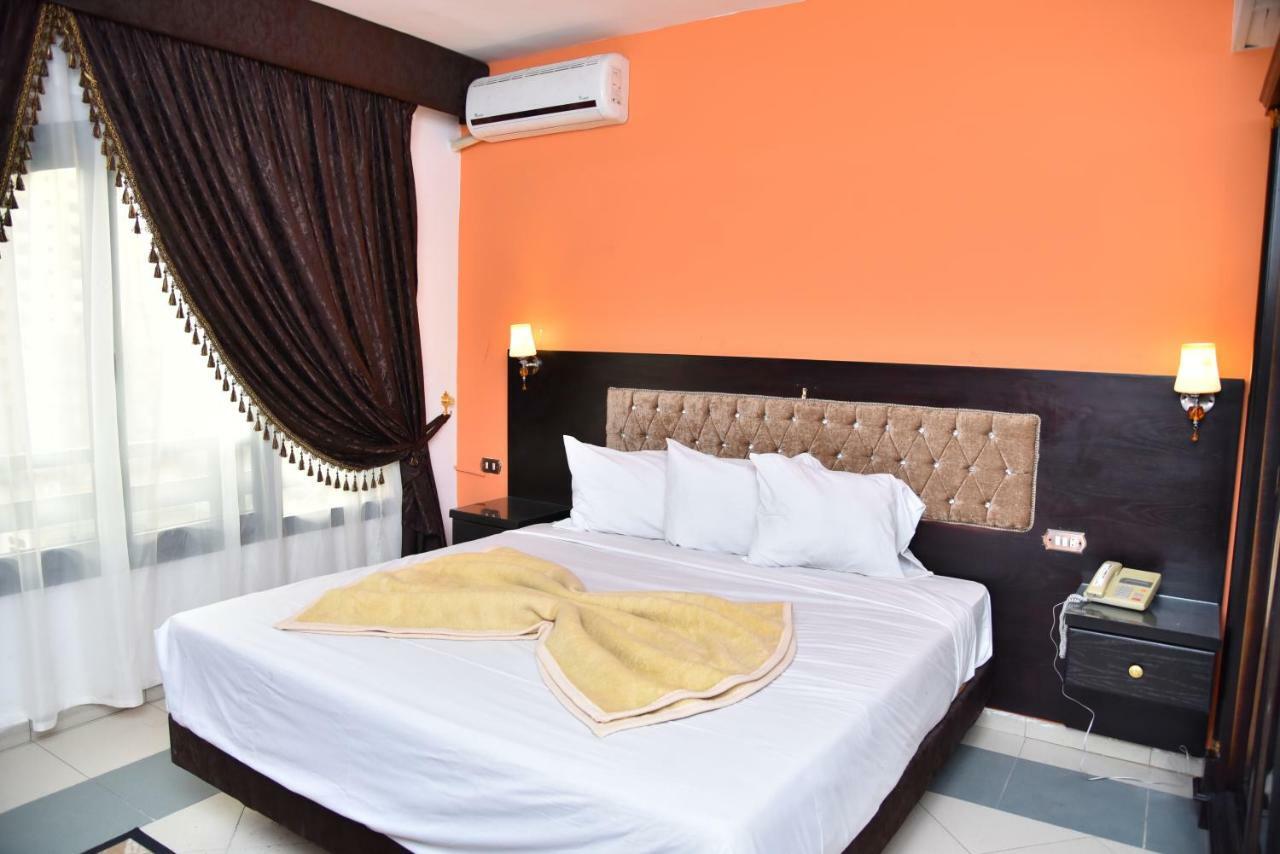 Royal Pyramids Hotel Il Il Cairo Esterno foto