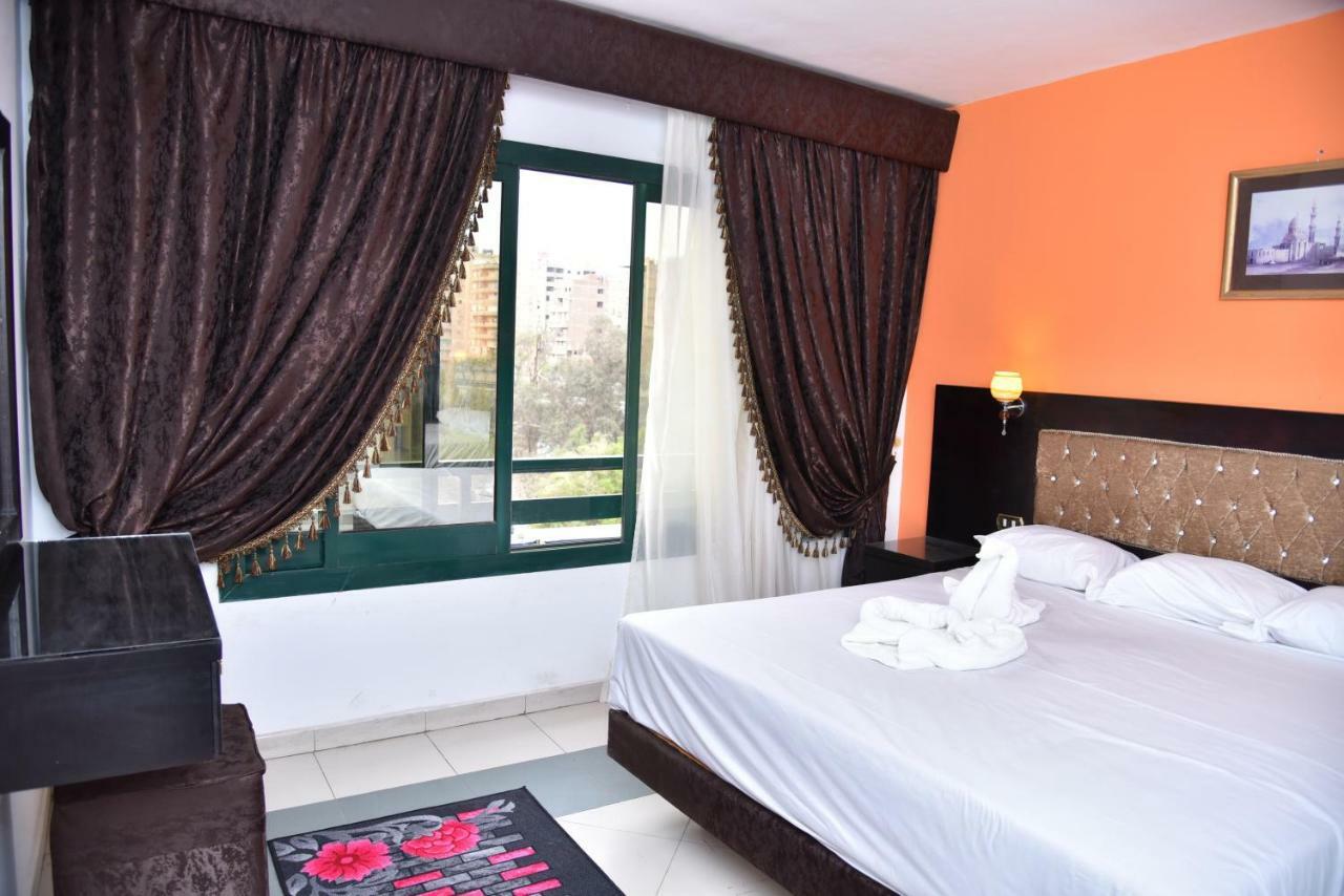 Royal Pyramids Hotel Il Il Cairo Esterno foto