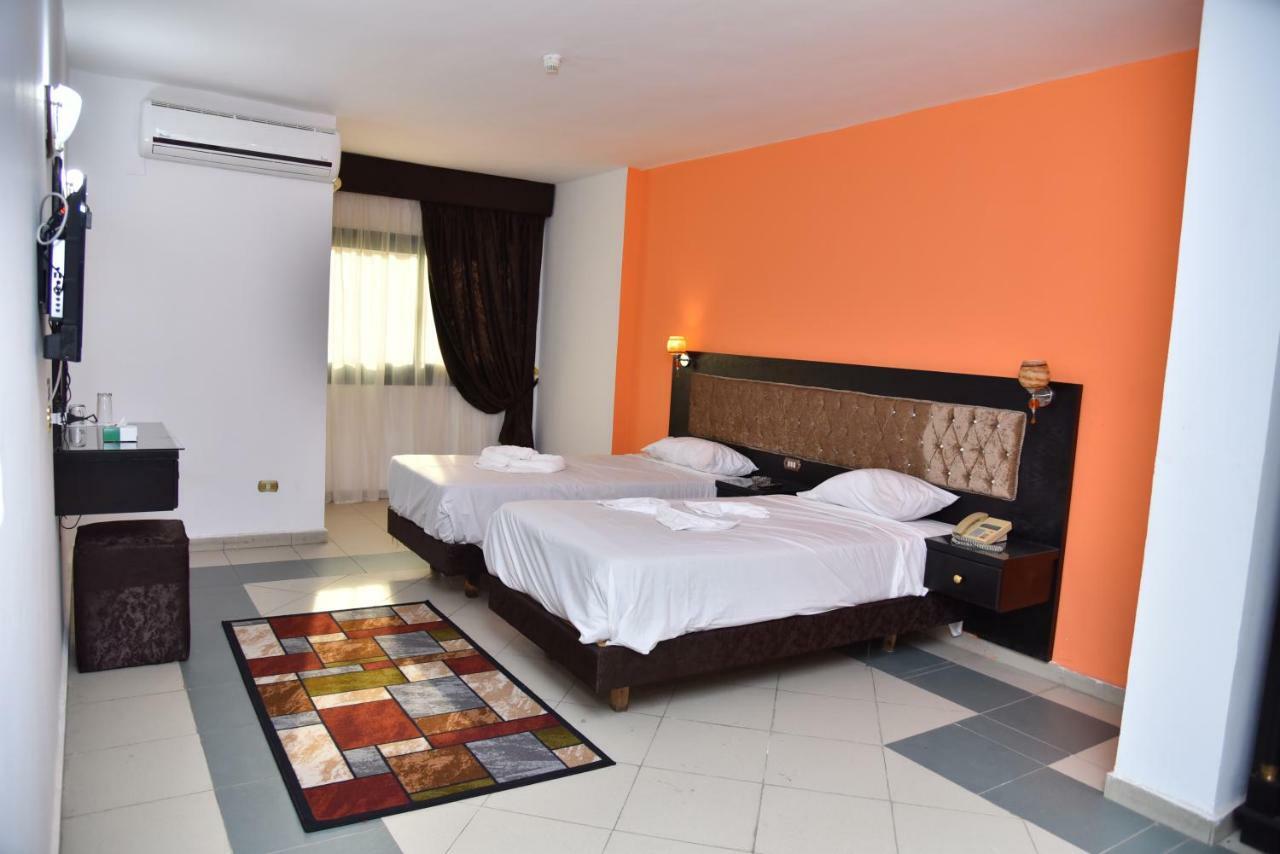 Royal Pyramids Hotel Il Il Cairo Esterno foto