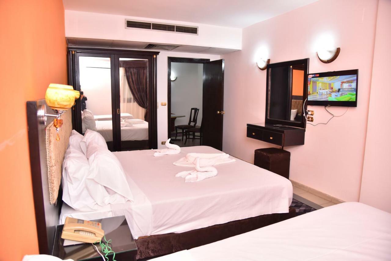 Royal Pyramids Hotel Il Il Cairo Esterno foto