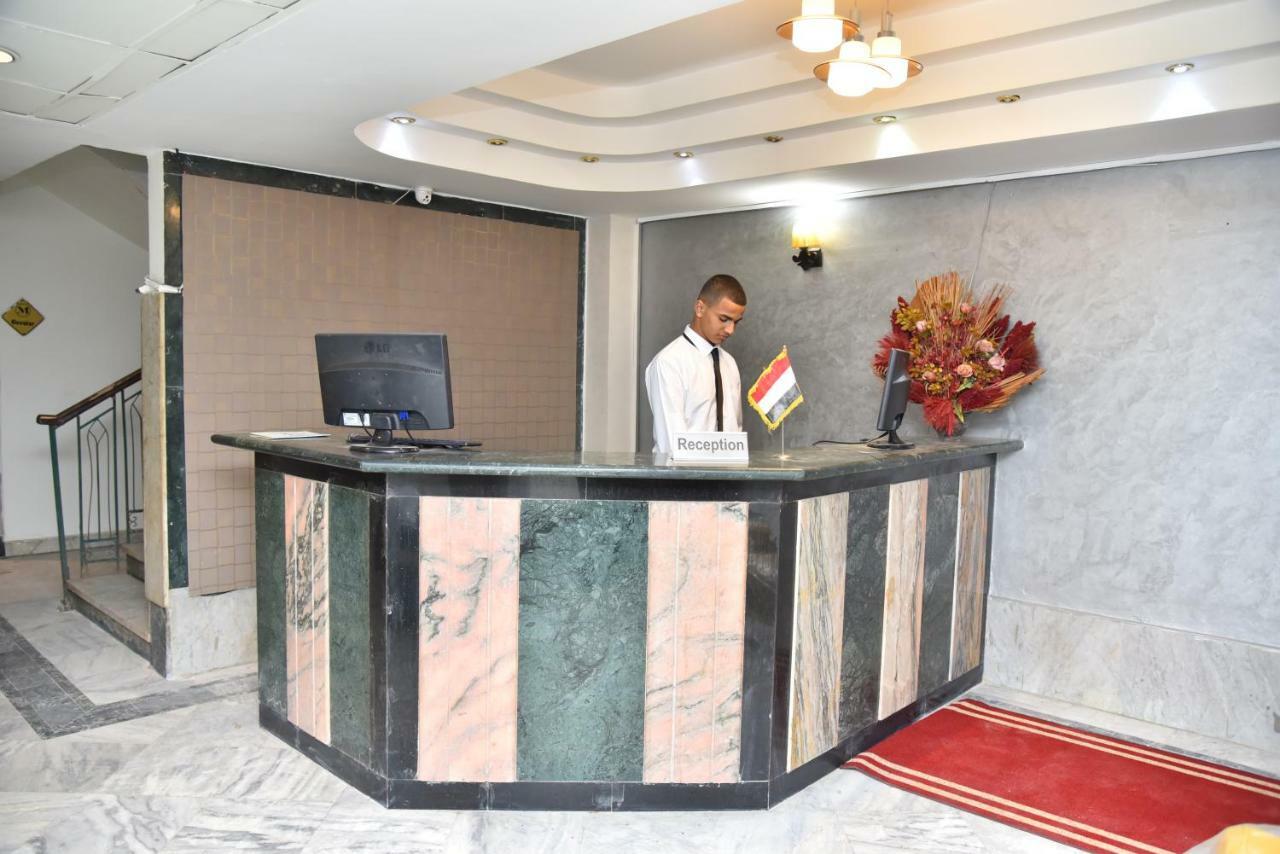 Royal Pyramids Hotel Il Il Cairo Esterno foto