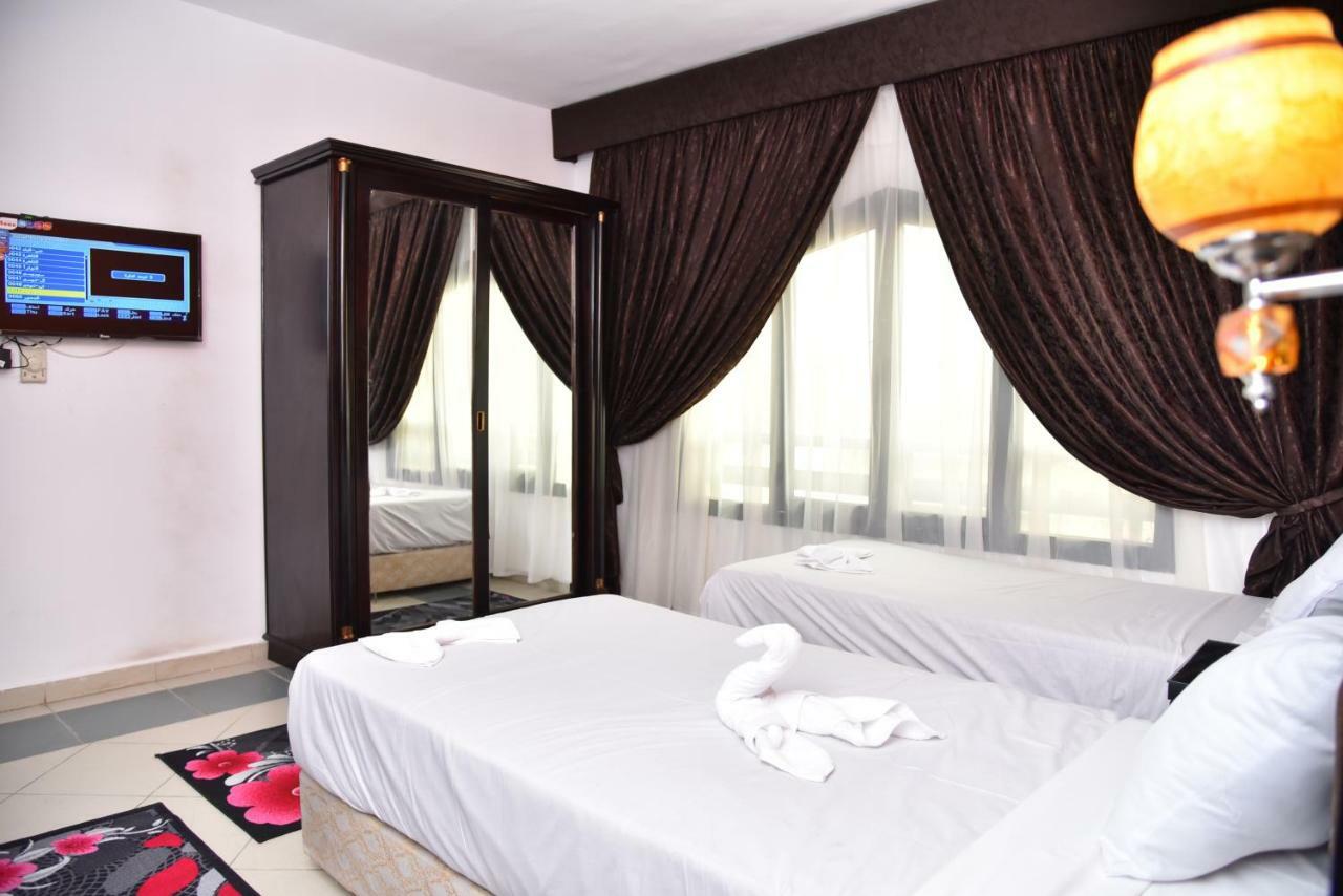 Royal Pyramids Hotel Il Il Cairo Esterno foto