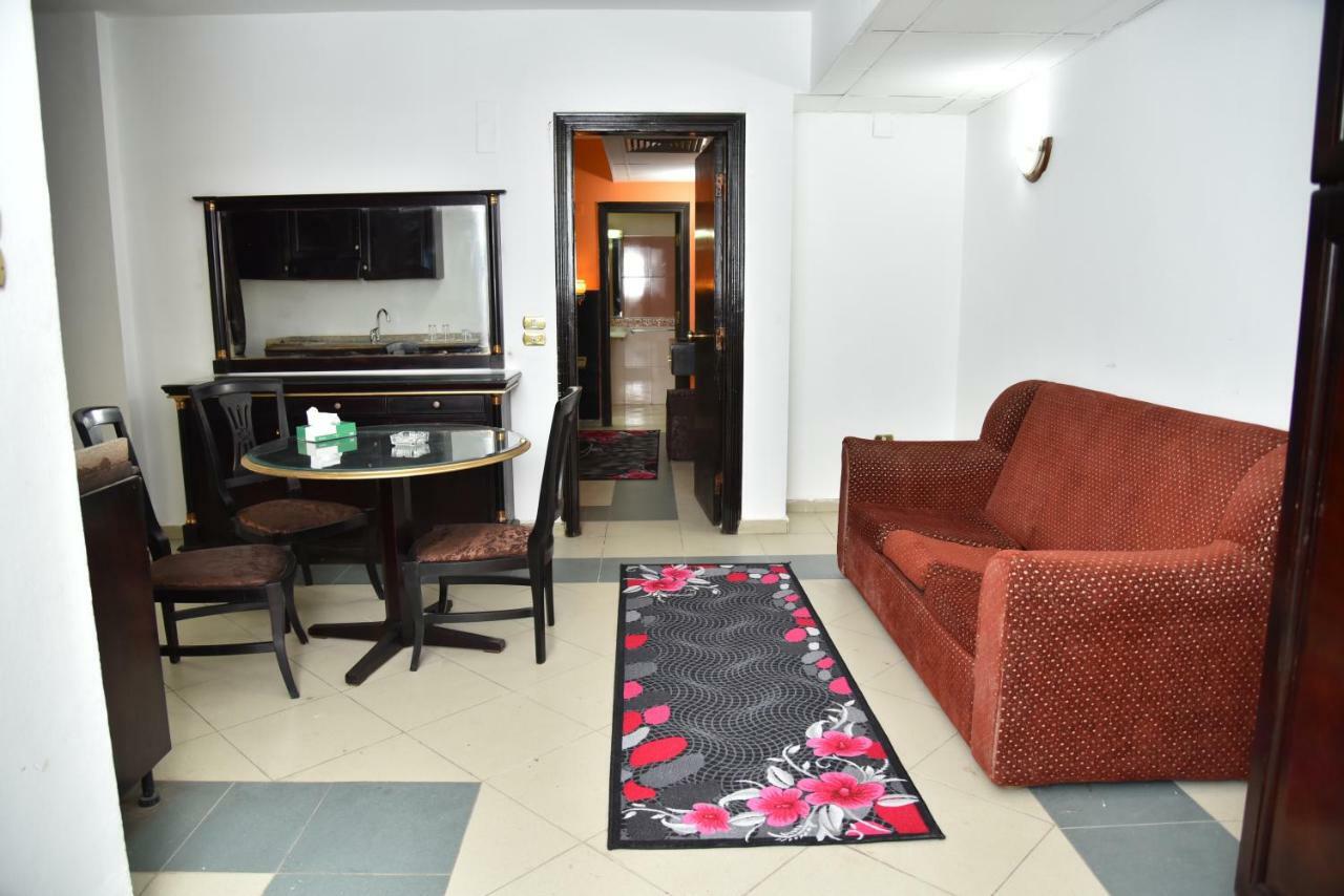 Royal Pyramids Hotel Il Il Cairo Esterno foto