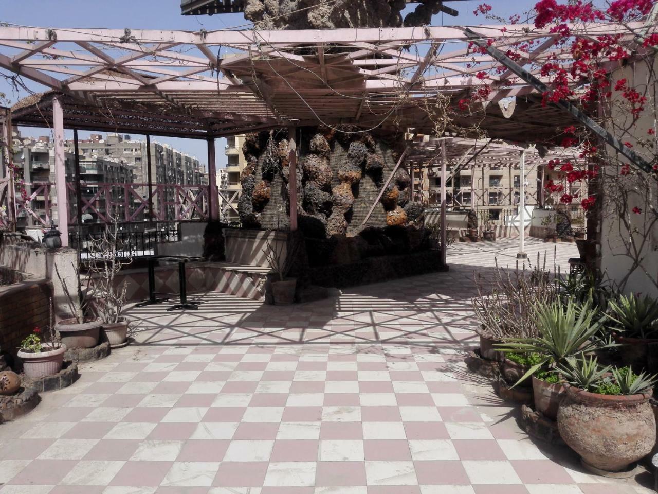Royal Pyramids Hotel Il Il Cairo Esterno foto
