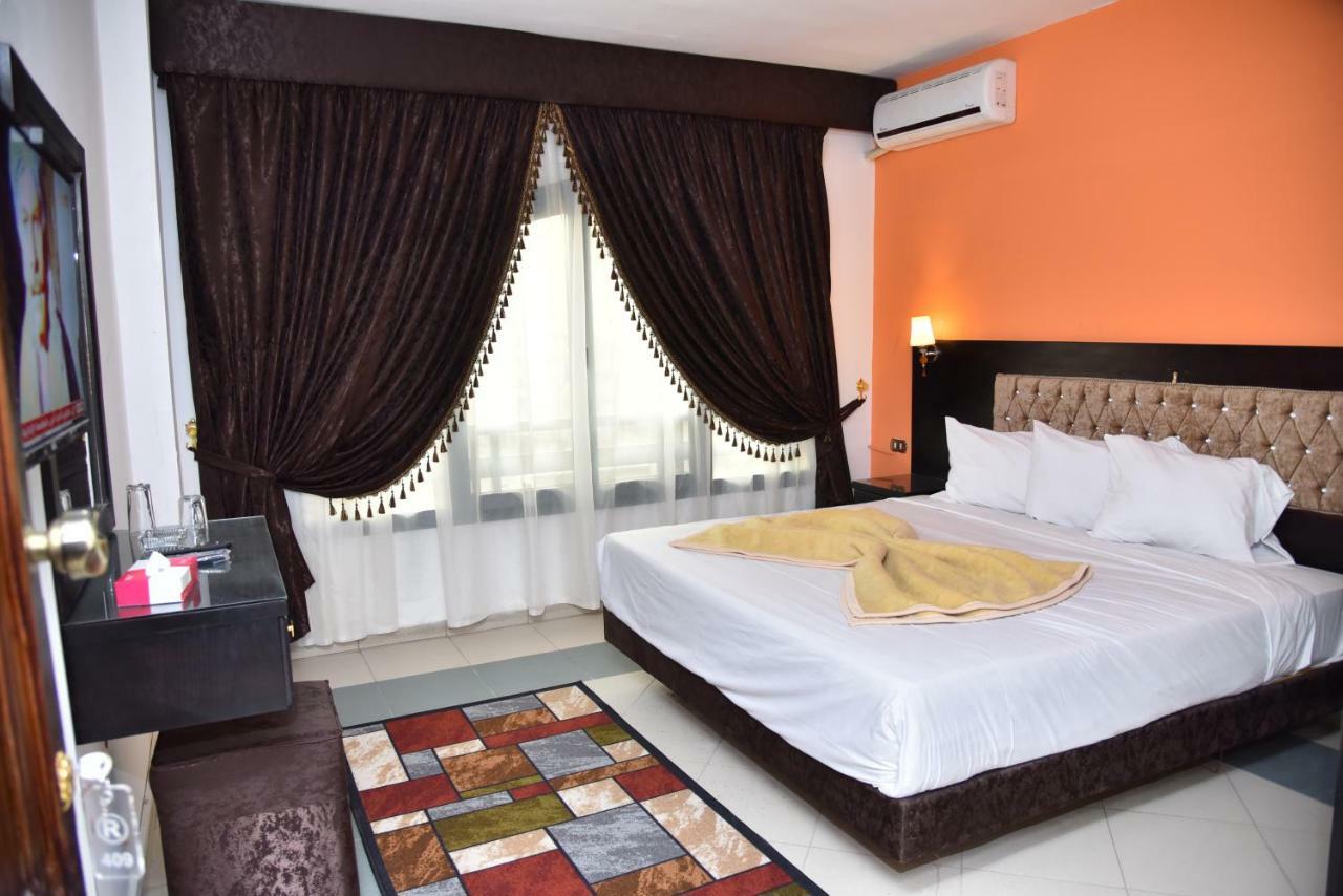 Royal Pyramids Hotel Il Il Cairo Esterno foto